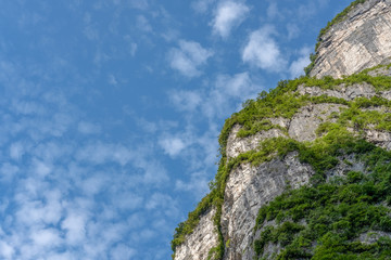 Cliffs of stone mountain against with blue sky cloud