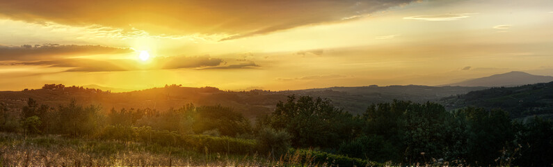 Fototapeta na wymiar Sundown over Tuscan countryside; Montespetoli, region of Florence