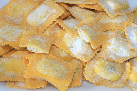 pasta ripiena fatta a mano tortelli ai funghi
