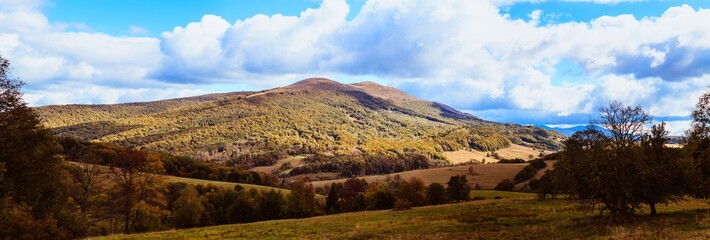 Obraz premium Beautiful panorama of the Bieszczady Mountains. Poland.