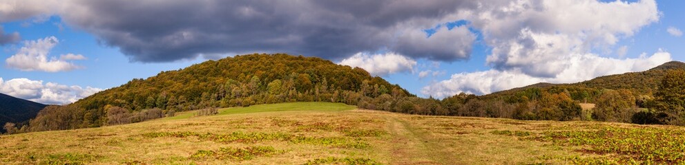 Obraz premium Beautiful panorama of the Bieszczady Mountains. Poland.