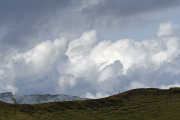 wolkenlandschaft über dem kleinwalsertal
