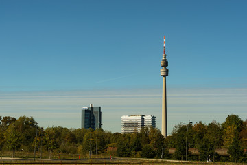 Blick auf die Geb&auml;ude an der Stadtkrone in Dortmud mit Fernsehturm
