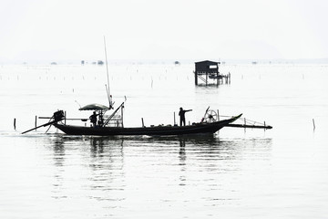 Traditionelle Holzhütten von Fischern im Golf von Thailand, Thailand