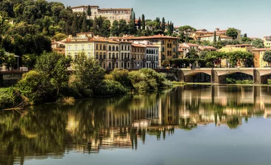 Fotobehang Rivier Bank of the Arno river in Florence, Tuscany
