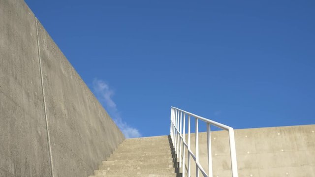 白い階段