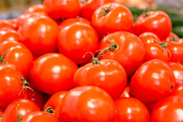 red round tomatoes