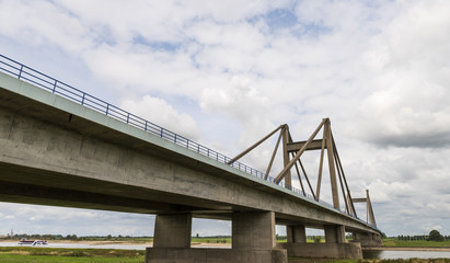 Obraz premium Bridge over river Waal