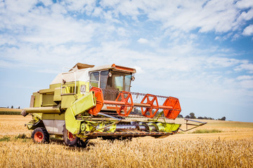 Obraz premium Combine harvesters Agricultural machinery. The machine for harvesting grain crops.