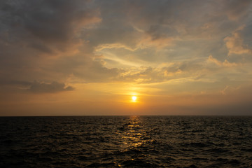 Naklejka na ściany i meble Sunset at the sea