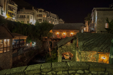 Bosnia: skyline dal Kriva Cuprija (Ponte Storto), il più antico ponte ad arco a volta di Mostar costruito nel 1558 come prova prima che iniziasse la costruzione dello Stari Most (Ponte Vecchio)