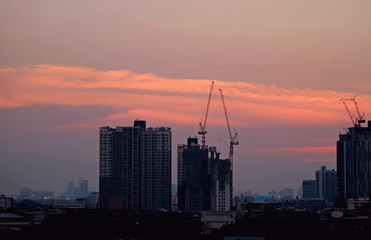 Obraz premium Impressive sunset sky over the constructing area of Bangkok, Thailand 