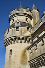 Tour du château fort de Pierrefonds dans l'Oise, France
