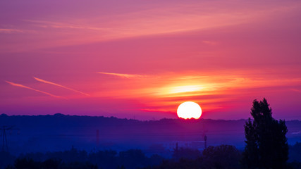 Lever de soleil sur horizon dégagé