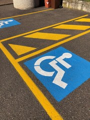 parcheggio disabili segnaletica strade sicurezza