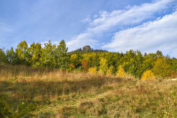 Obraz premium Autumn in the Sokolich mountains in Poland, autumn mountain landscape in Poland.