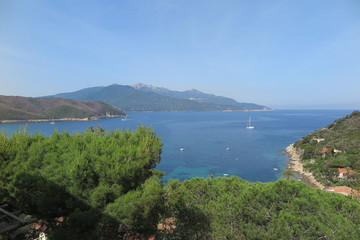 Fototapeta na wymiar Elba - Biodola Bucht mit Monte Capanne
