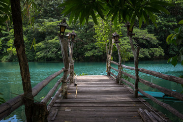 Ponton Sur la rivière Escudero