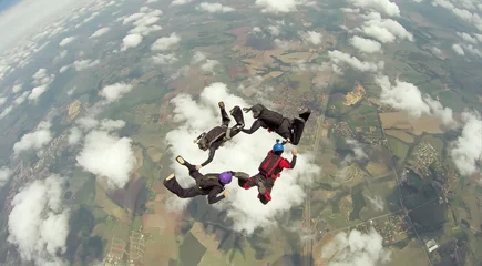 Fototapeten Skydiving 4 way team © Mauricio G