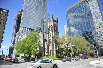 Naklejka premium St. George's Anglican church amongst skyscrapers in montreal
