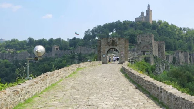 Wall path through gate to Tsarevets fortress