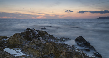 Paesaggio marino al tramonto 