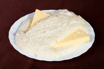 Hominy mamaliga porrige