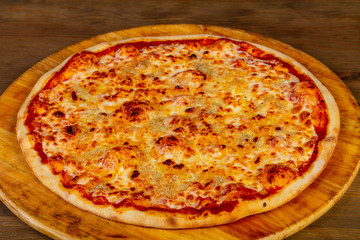 Pizza four cheeses