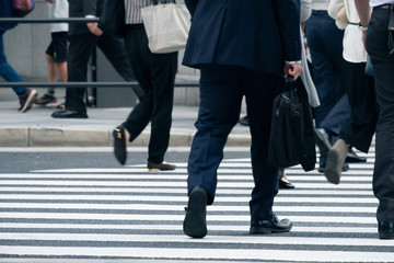 Obraz premium 歩く人々