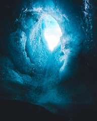 Obraz na płótnie Canvas Glacier cave
