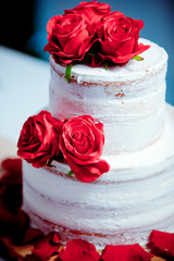 Obraz na płótnie Canvas wedding cake with roses 
