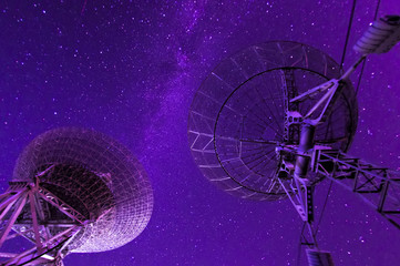 Radio telescopes and the Milky Way at night