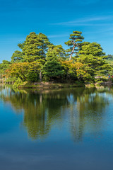 Fototapeta na wymiar Kasumigaike pond. Horai island (Horai-shima) at Kenrokuen Garden