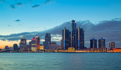 Obraz premium Skyline of Detroit Michigan at sunset 