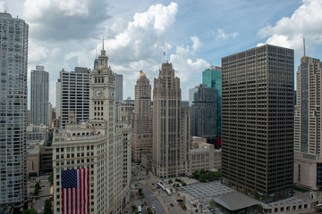 Fototapeta na wymiar Chicago River and skyline rooftop view