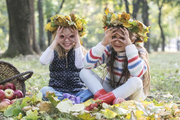 Fototapeta premium Children playing in autumn park