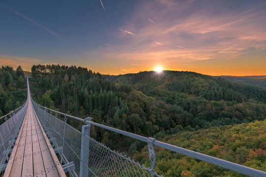 Sonnenuntergang an der H&auml;ngebr&uuml;cke Geierlay