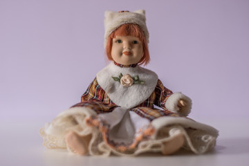 muñeca de porcelana antigua, con vestido antiguo