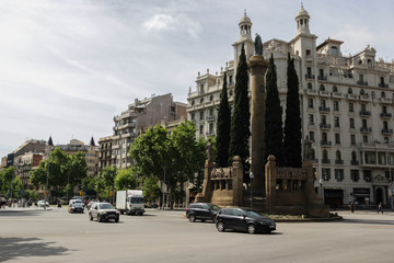 Obraz na płótnie Canvas A cross road near Sagrada Familia with monument
