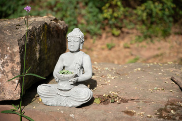 kleine buddha figur