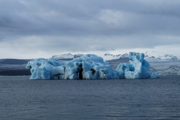 See mit Eisberg in Island