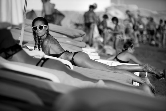 Femme plage Cannes