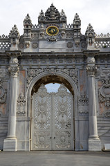 Fototapeta na wymiar Main entrance door of dolmabahce palace in Istanbul, Turkey. 