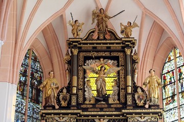 Innenraum der Basilika St. Michael in Mondsee im Salzkammergut.