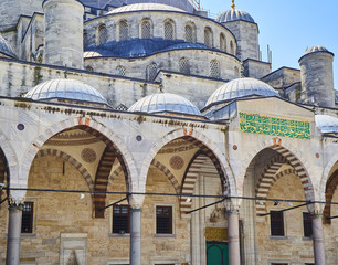 Principal entry at the arcaded courtyard to The Sultan Ahmet Camii Mosque, also known as The Blue Mosque. Istanbul, Turkey. © Álvaro Germán Vilela