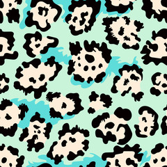 Fototapeta premium Seamless leopard fur pattern. Vector animal skin background.
