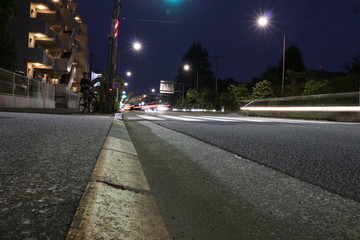 道路と車