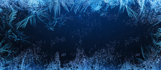 Fototapeta premium Mroźny naturalny wzór na zimowym oknie