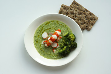 Vellutata di broccoli e surimi