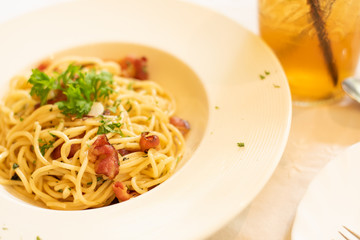 Spaghetti with crispy bacon